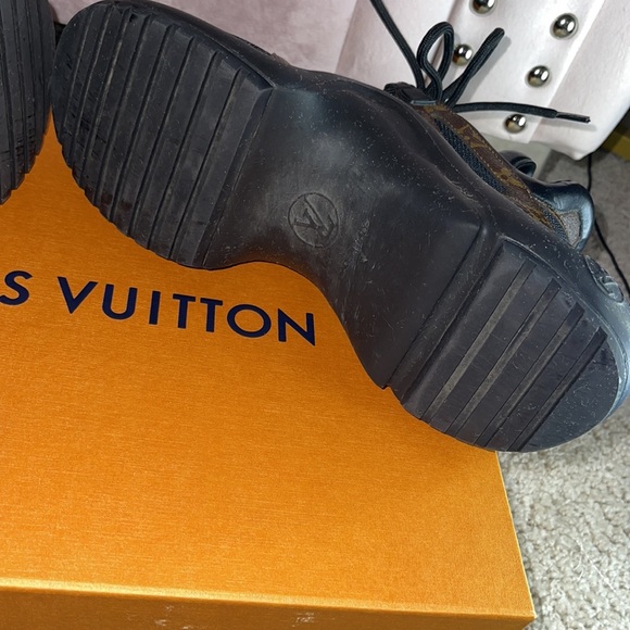 LOUIS VUITTON Calfskin Patent Monogram LV Archlight Sneakers 38 Black. - Picture 6 of 7